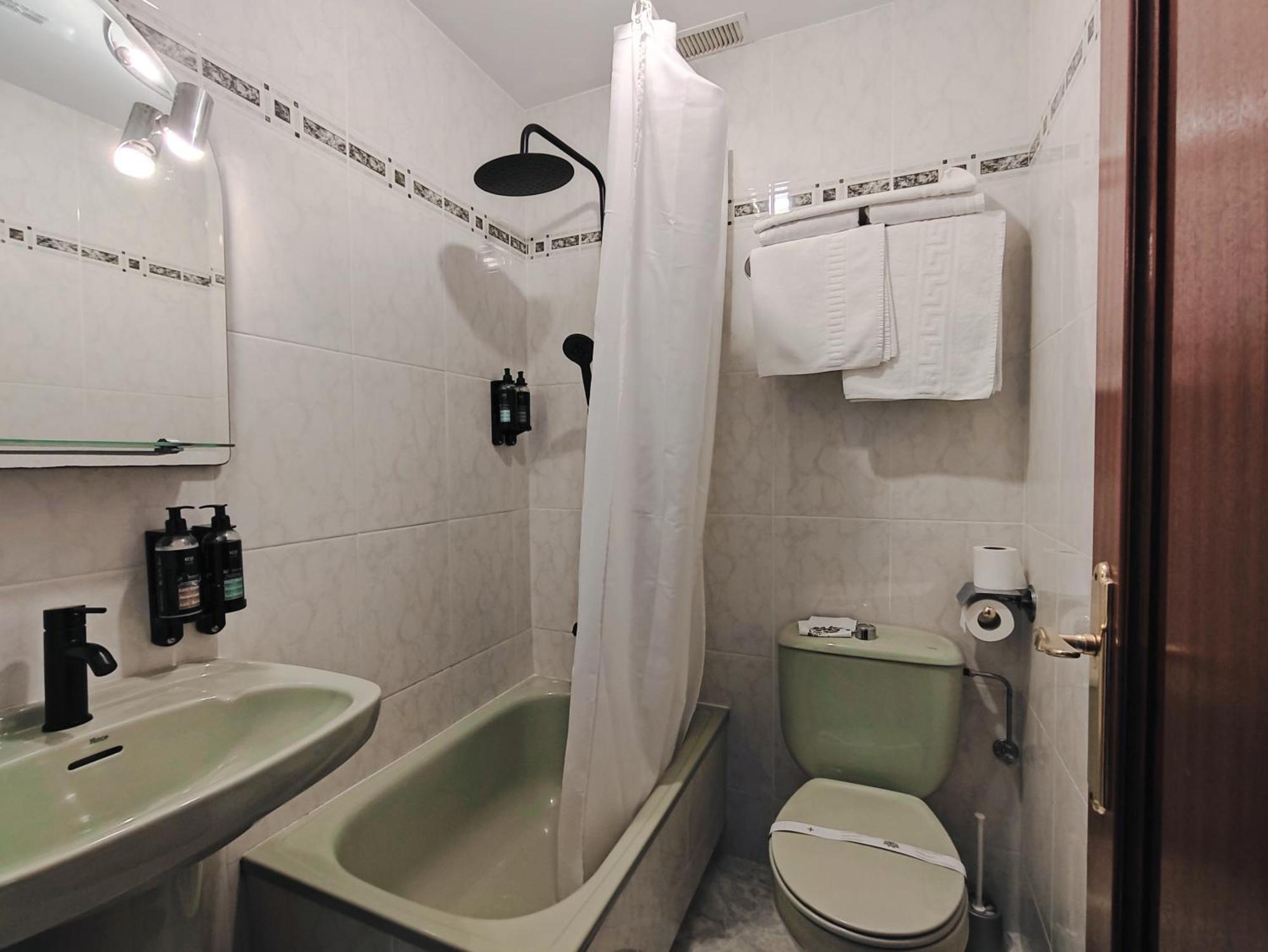 Nest El Camino Hotel Сантяго де Компостела Екстериор снимка