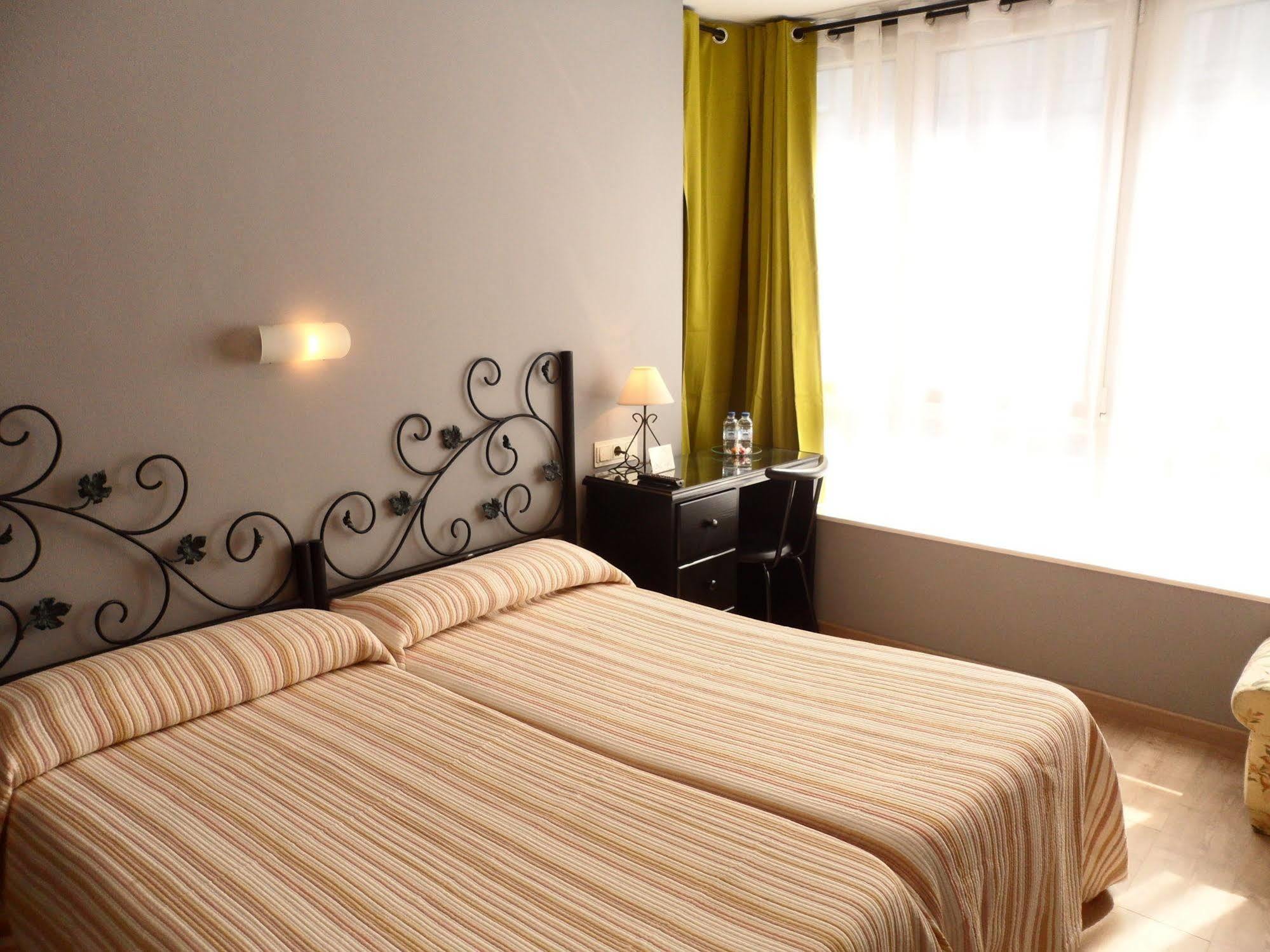 Nest El Camino Hotel Сантяго де Компостела Екстериор снимка